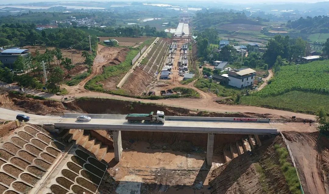 2022-09-08-永大項目蓮勐線車行天橋完成全部施工任務，順利建成通車.jpg